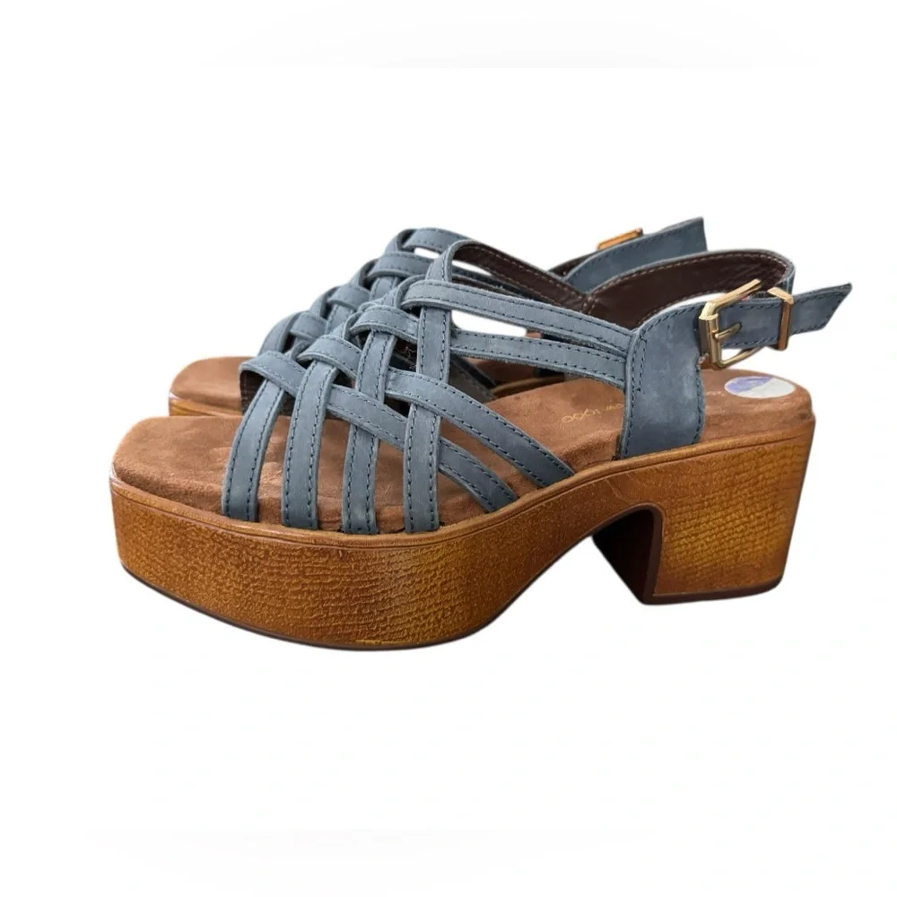 House of Harlow 1960 Georgia Platforms size 8.5